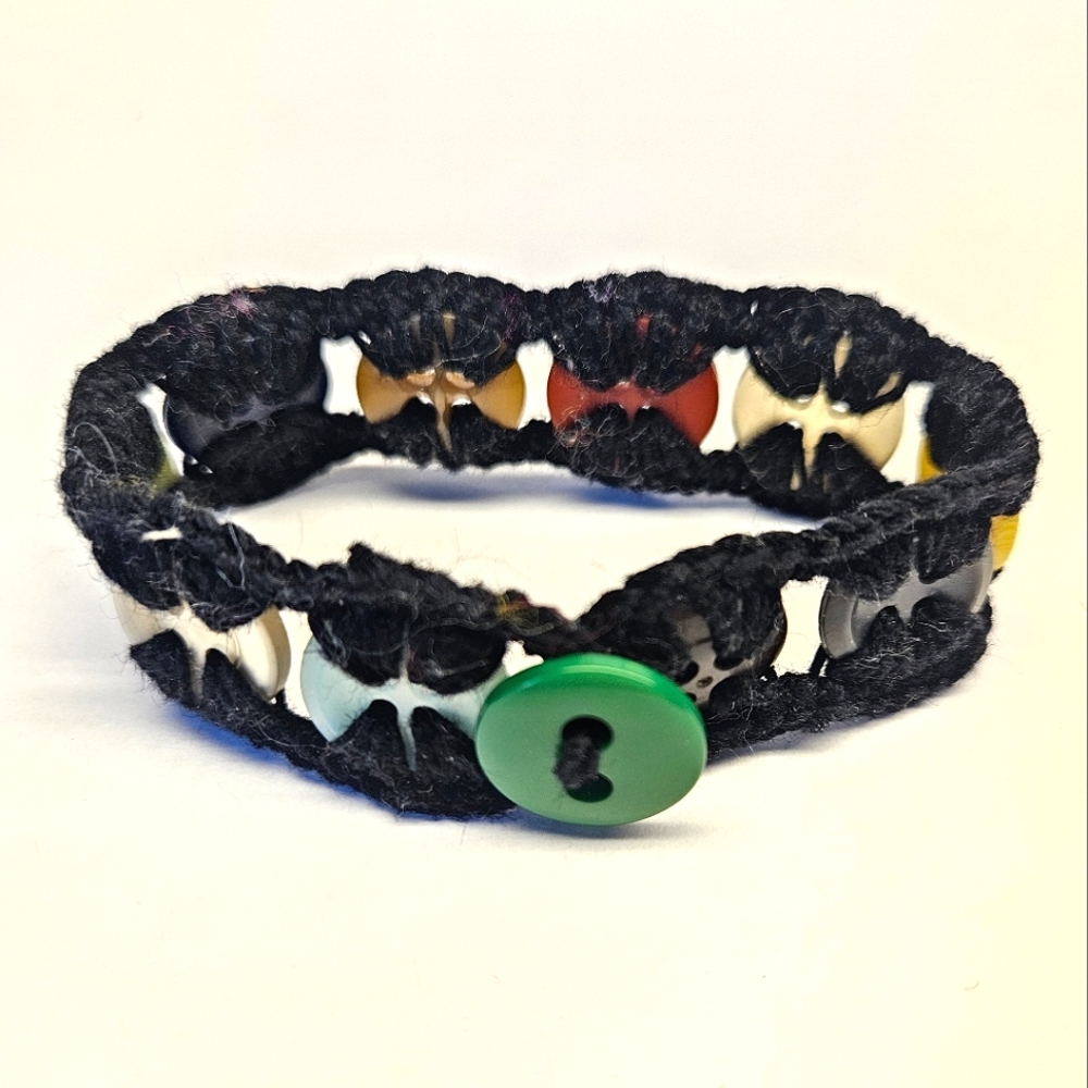 Crocheted Button Bracelet - Picture 3 of 6